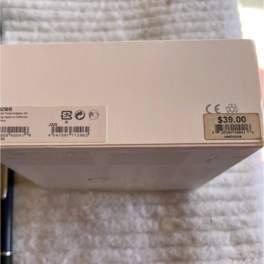 Vintage Apple World Charging kit